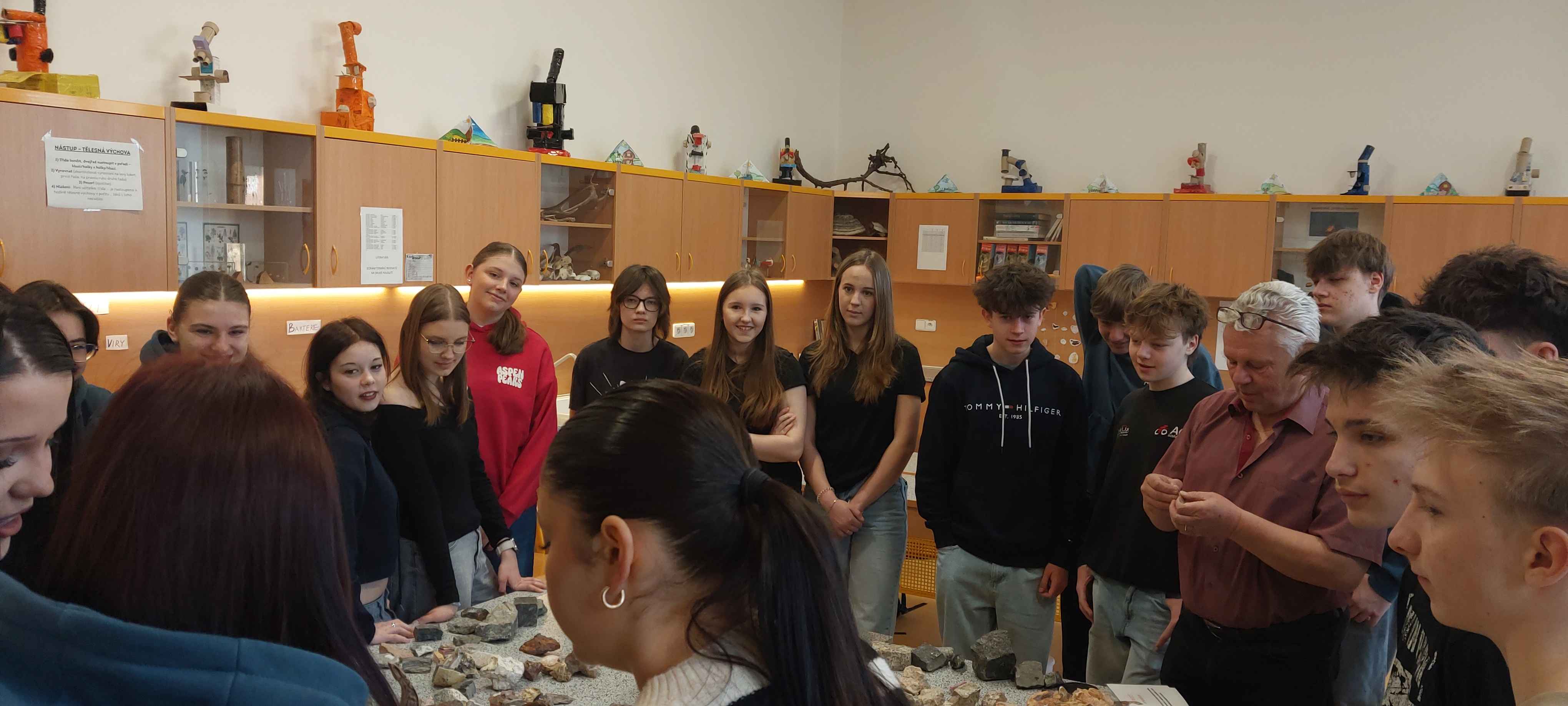 Horniny a nerosty (3).jpg