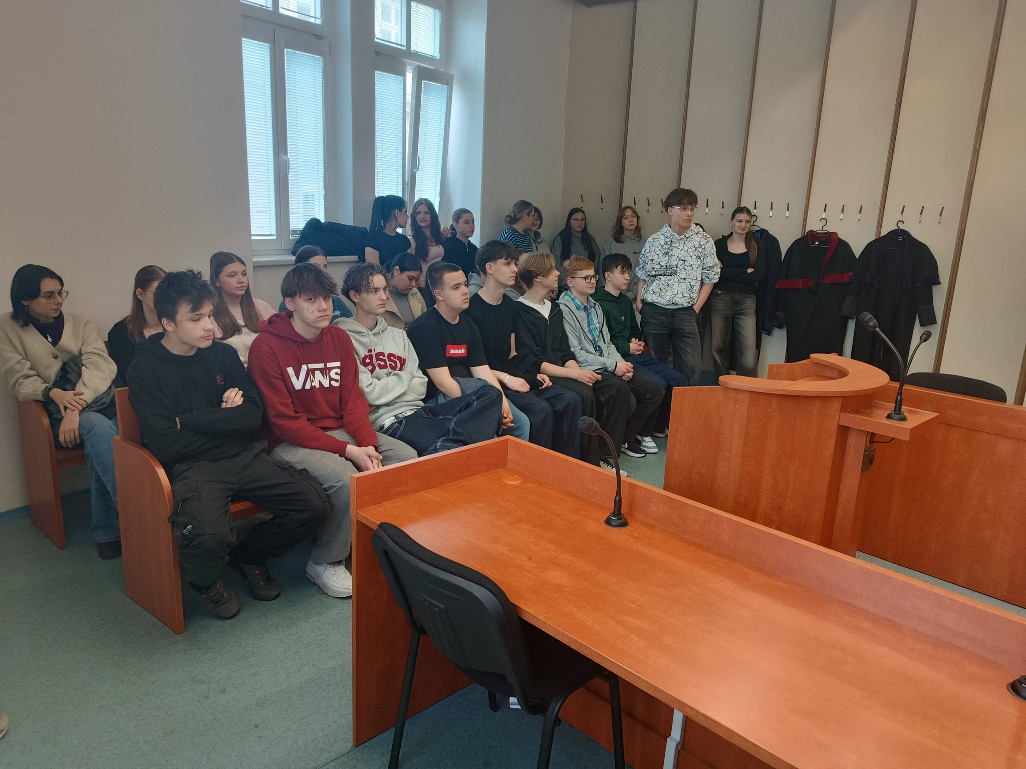 Deváťáci objevovali svět práva.