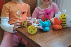 Amálčino tvoření se sestřičkou